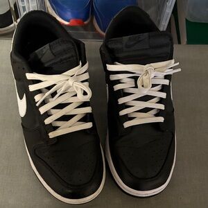 Nike Men's Black and White Sneakers